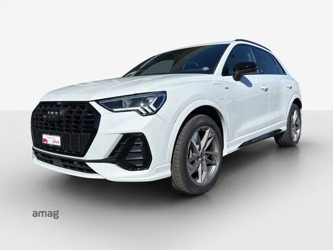 AUDI Q3 45 TFSI e S line Attraction