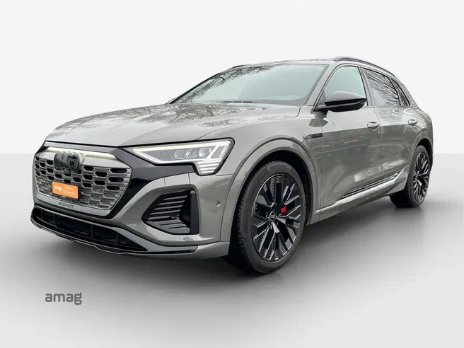 AUDI Q8 50 e-tron Black Edition
