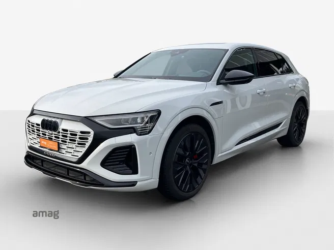 AUDI Q8 50 e-tron Black Edition