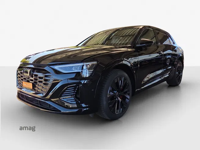 AUDI Q8 50 e-tron Black Edition