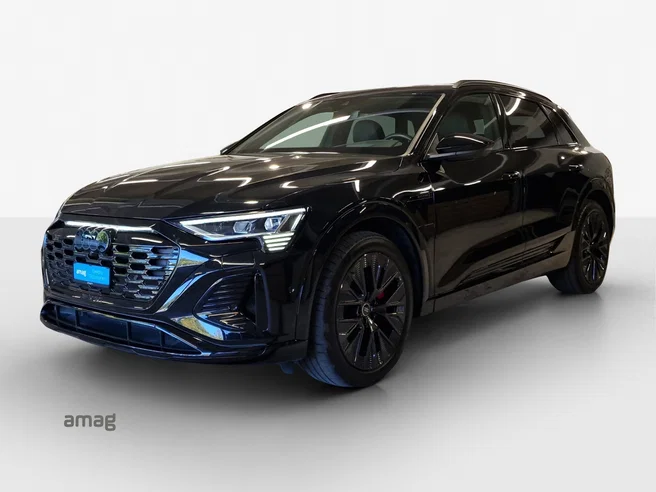 AUDI Q8 55 e-tron Black Edition