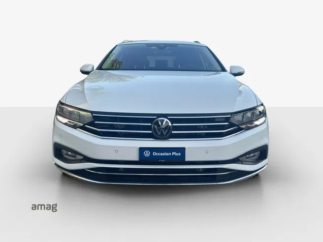 VW Passat Variant Elegance