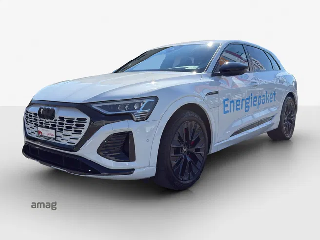 AUDI Q8 50 e-tron Black Edition