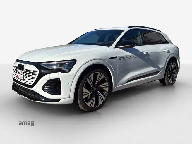 AUDI Q8 50 e-tron Black Edition