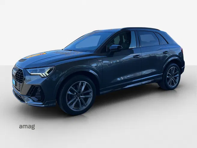 AUDI Q3 45 TFSI e S line Attraction