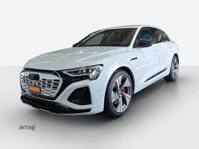 AUDI Q8 55 e-tron Black Edition
