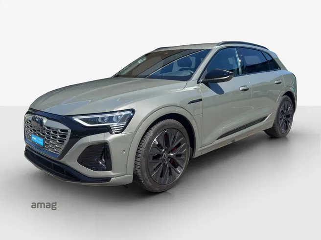 AUDI Q8 50 e-tron Black Edition