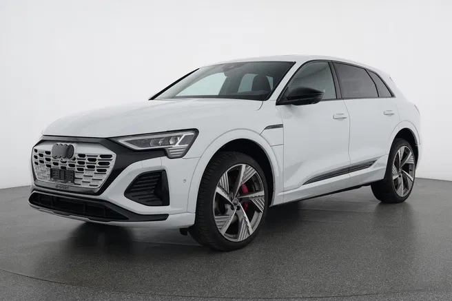 AUDI Q8 55 e-tron Black Edition