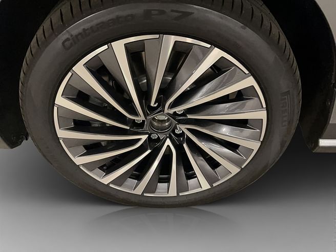 Škoda Superb L&K