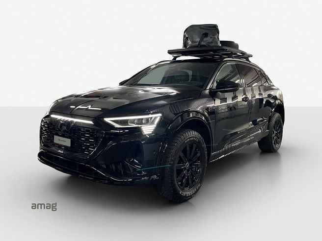 AUDI Q8 55 e-tron edition Dakar