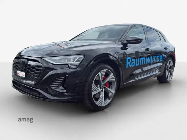 AUDI Q8 55 e-tron Black Edition