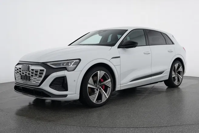 AUDI Q8 55 e-tron Black Edition