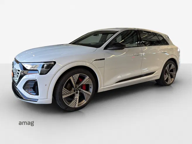 AUDI Q8 55 e-tron Black Edition