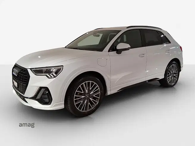 AUDI Q3 45 TFSI e S line Attraction